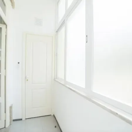 Daire 3 Bedroom In Sacadura Cabral Lisboa