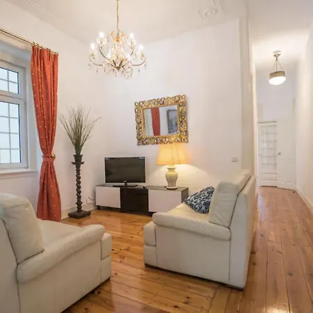 Appartamento 3 Bedroom In Sacadura Cabral Lisbona