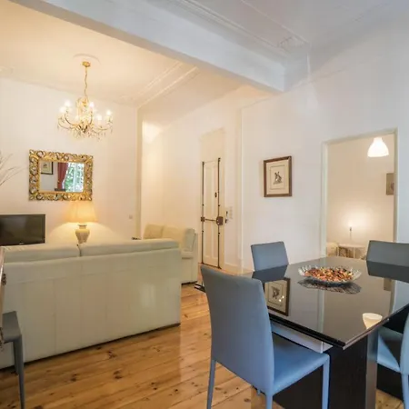 3 Bedroom In Sacadura Cabral Daire *