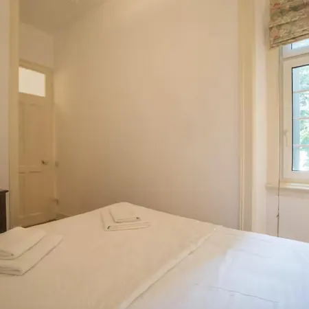 3 Bedroom In Sacadura Cabral Lisbona