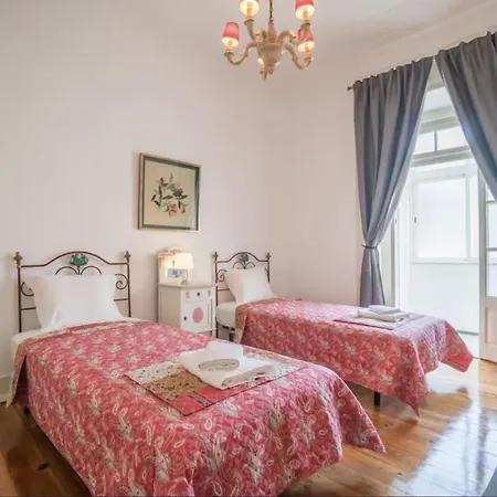 3 Bedroom In Sacadura Cabral Appartamento *