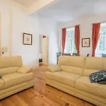 3 Bedroom In Sacadura Cabral Apartamento