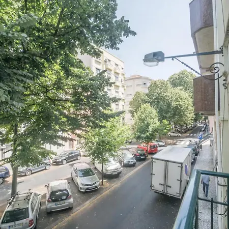 Apartamento 3 Bedroom In Sacadura Cabral Lisboa